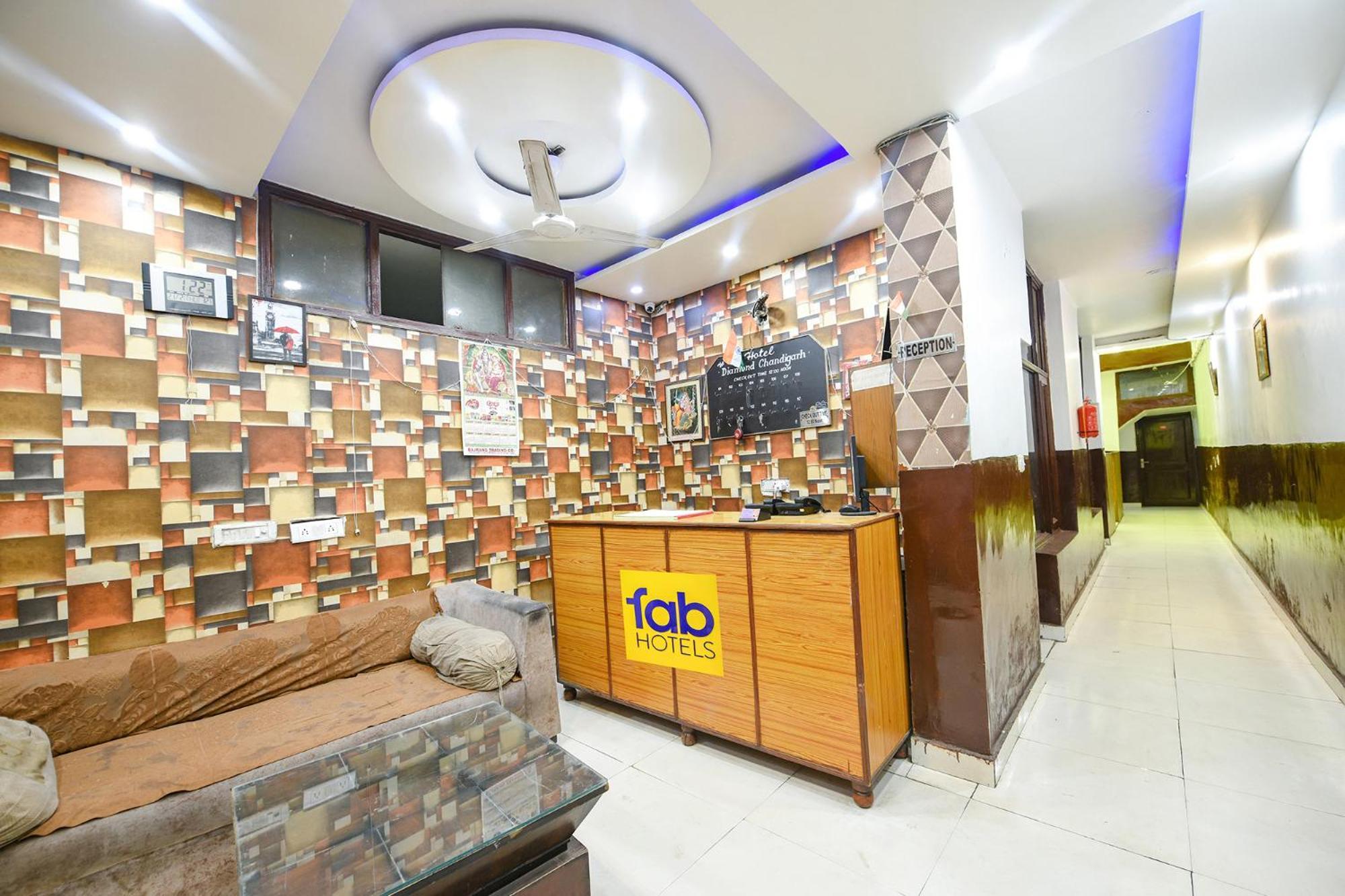 Hotel Fabexpress Diamond Sec 45 Chandīgarh Exteriér fotografie