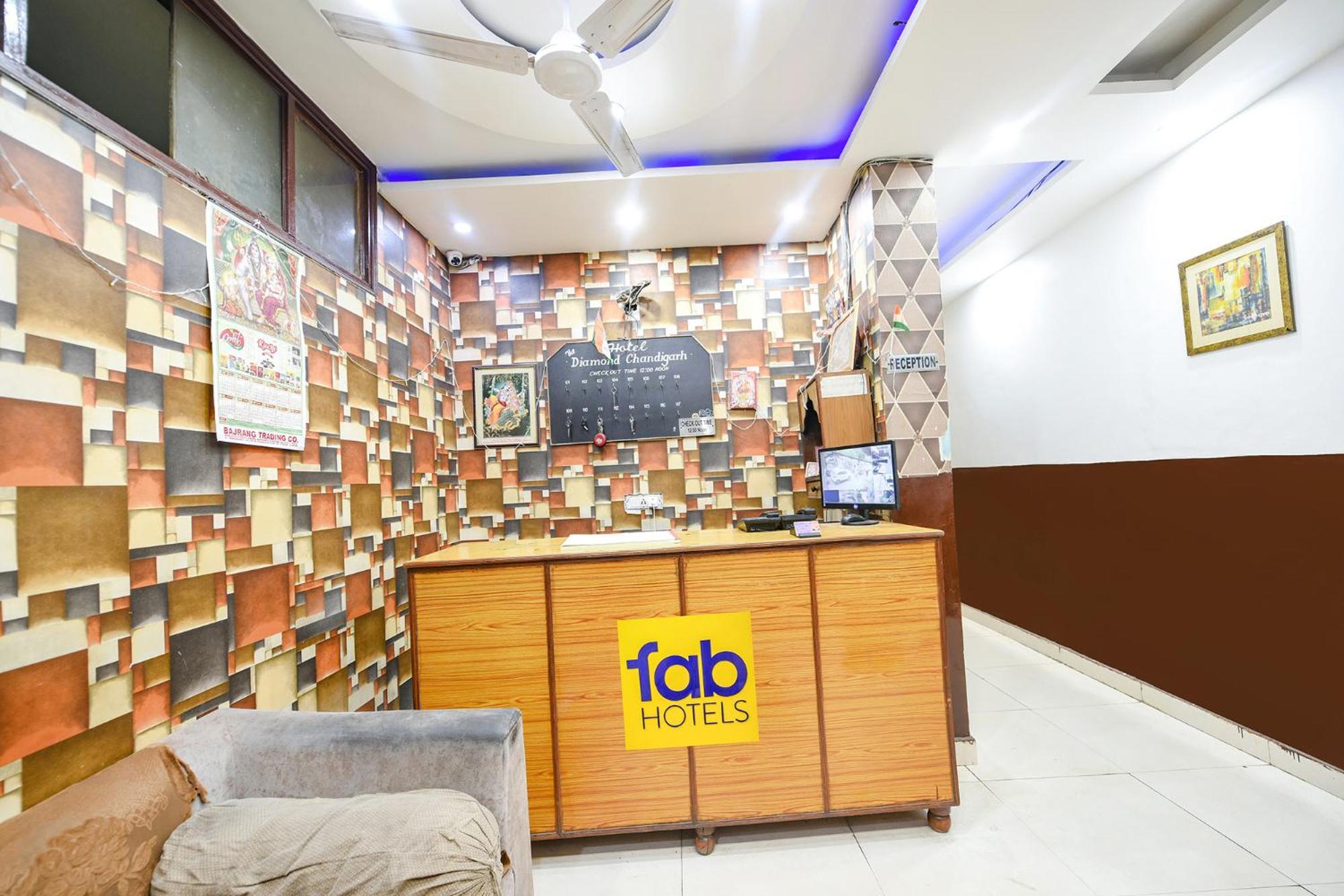 Hotel Fabexpress Diamond Sec 45 Chandīgarh Exteriér fotografie