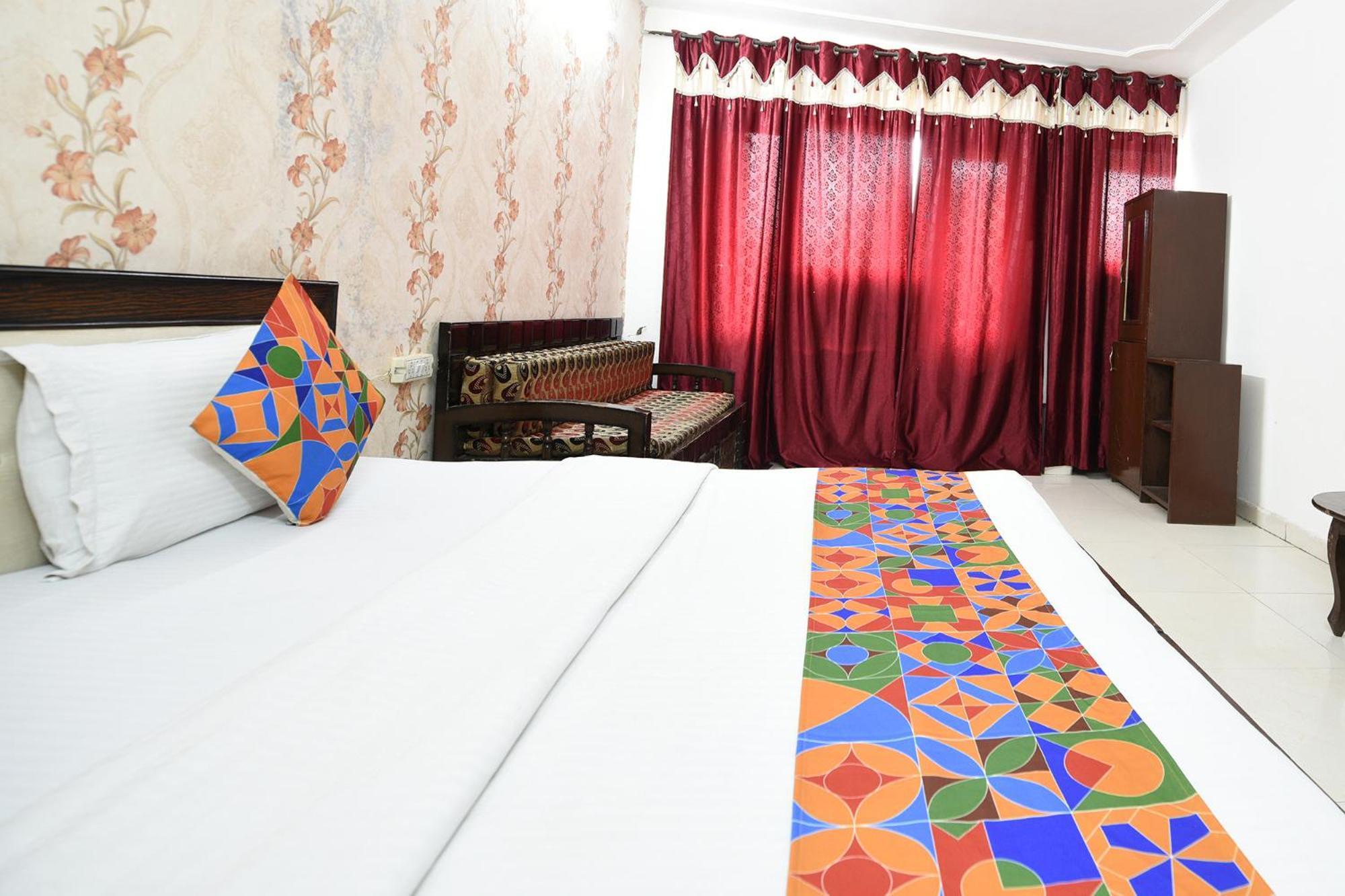 Hotel Fabexpress Diamond Sec 45 Chandīgarh Exteriér fotografie